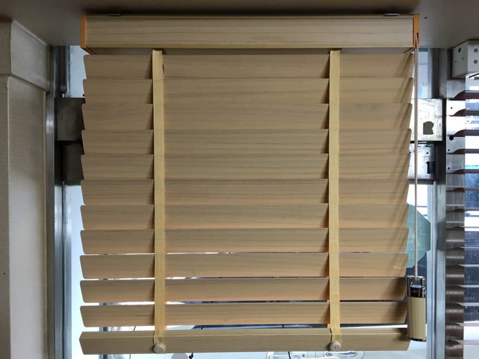 MANUAL WOODEN BLINDS